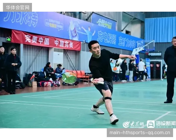 羽毛球双打合作默契被称完美：搭档间的无声默契，成就完美竞技表现